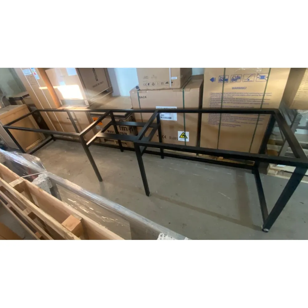 Structure de comptoir en métal, réalisée à la commande BHS-HoReCa XCH24-0030-02
