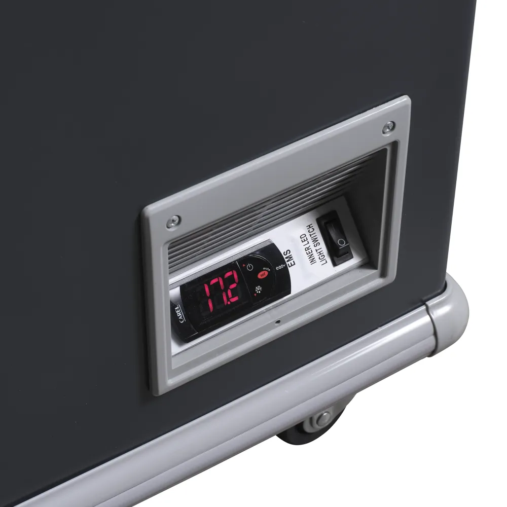 Congélateur coffre vitrine SCANDOMESTIC 23424410000SIF700ADGC